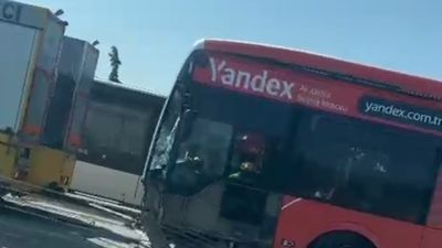 Haliç Köprüsü'nde metrobüs kazası