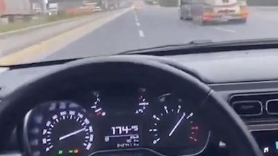 Ankara'da 176 km hızla giderken makas atıp, kameraya aldı
