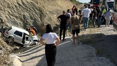 Manisa'da menfeze düşen otomobildeki çocuk can verdi