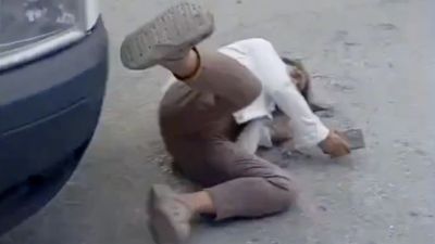 Ankara'da sözde hayvansever, köpekler için kendini yerden yere attı