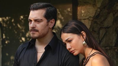 Demet Özdemir, Eşref Rüya'nın sezon finalini kutladı! Pozları olay oldu