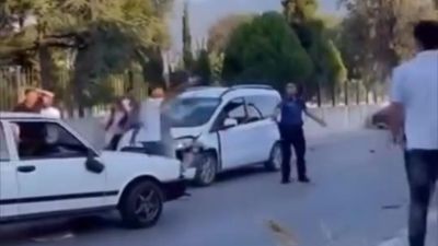 Bursa'da trafik kazasının ardından tartıştığı 5 kişilik aileyi bıçakladı