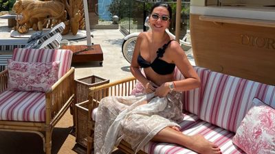25 kilo veren Bergüzar Korel yaza fit girdi! Bikinili poz verdi