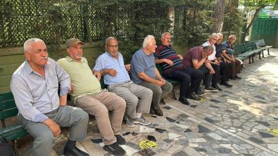Ataşehir'de caminin kapısını kilitleyen imam, cemaati mağdur etti