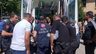 Amasya’daki kazada taksi motosikletli polise çarptı