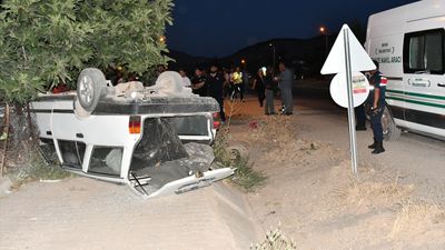 Adıyaman'da devrilen otomobildeki yaşlı çifti ölüm ayırdı
