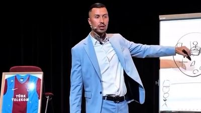 Süper Lig'in eski golcüsü Emre Güral yeni mesleğiyle şaşırttı
