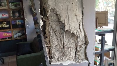 Antalya’da apartmanda taşıyıcı kolon patladı: Bina tahliye edildi