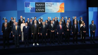 NATO Liderler Zirvesi'nden aile fotoğrafı