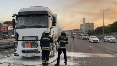 Kocaeli'de korku dolu anlar: Gaz yüklü tankerde yangın çıktı