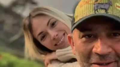 Şevket Çoruh'un 15 yaş küçük eşi güzelliğiyle dikkat çekti!