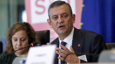 Özgür Özel Brüksel'de: Bir kez daha Türkiye'yi şikayet etti