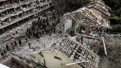 İsrail'in saldırılarında Tahran'da yaklaşık 332 bina hasar gördü