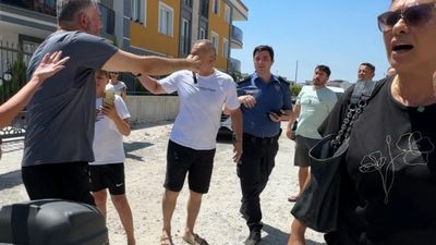 Aydın'da habere giden gazeteciler polisin gözü önünde gasbedildi
