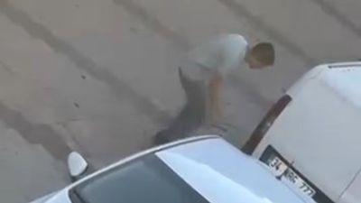 İstanbul Zeytinburnu'nda araçların lastiklerini bıçakla patlatan şahıs yakalandı