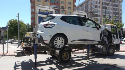 Konya'da hatalı dönüş kazası: 3 yaralı