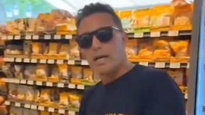 Mustafa Sandal'ın Almanya'da domates fiyatı araştırması