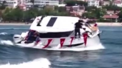 Silivri'de gazetecilerin bulunduğu tekne yan yattı