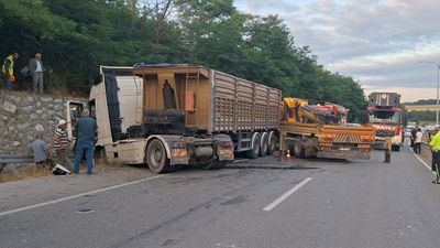 Samsun'da yola düşen tomruklar kazaya neden oldu: Traktör sürücüsü ağır yaralandı