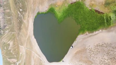 Nemrut'un simgesi susuz kaldı: Kalp Gölü şeklini kaybediyor
