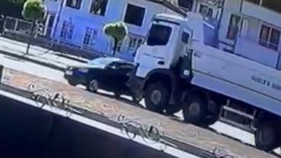 Düzce'de kamyonun çarptığı otomobildeki çocuk hayatını kaybetti