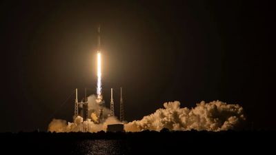 SpaceX'ten yeni rekor: Falcon 9 roketi tam 500 kez fırlatıldı