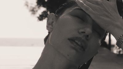 Demet Özdemir'den havuz pozları! Tatil karelerine beğeni yağdı