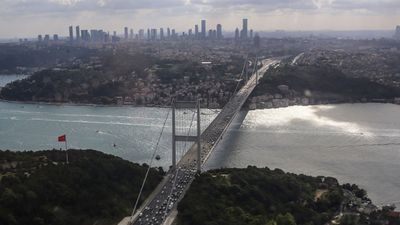 Günlük 230 bine yakın aracın geçtiği FSM Köprüsü, 37 yaşında