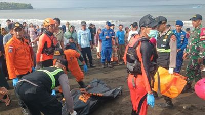 Endonezya'da feribot battı: 4 ölü, 30 kayıp