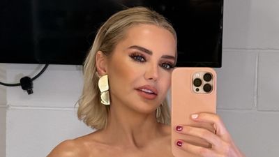 Ünlü sunucu Ece Erken'in başı saplantılı hayranıyla  dertte! 