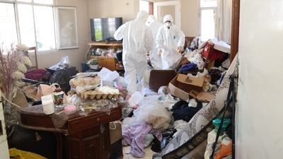 Mersin'de çöp ev üçüncü kez temizlendi: 6 ton çöp çıktı