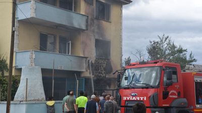 Kastamonu'da televizyon patlaması, 3 katlı evi küle çevirdi