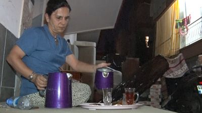 Antalya'da ev sahibi kızım gelecek dedi: Eşyaları sokağa atıldı