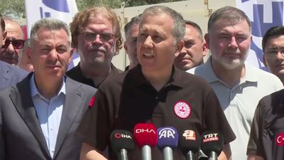 Ali Yerlikaya: İzmir'de 228 konut ağır hasarlı