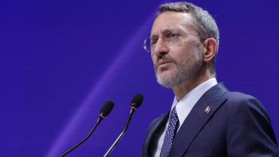 Fahrettin Altun'dan Özgür Özel'e tepki: Siyasetin değil sokak vesayetinin dili