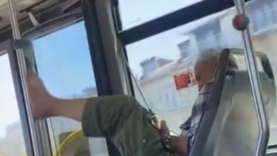 İstanbul'da belediye otobüsünde çekilen görüntüler tepki çekti