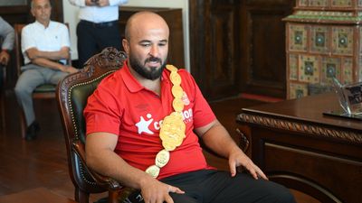 Orhan Okulu, memleketi Antalya'ya gitti