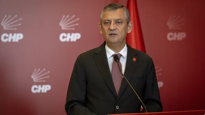 Özgür Özel, baklava kutusunda rüşvet görüntülerini yorumladı