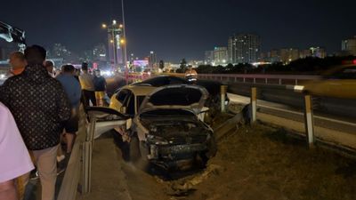 İstanbul Beylikdüzü'nde makas atan otomobil kazaya sebep oldu