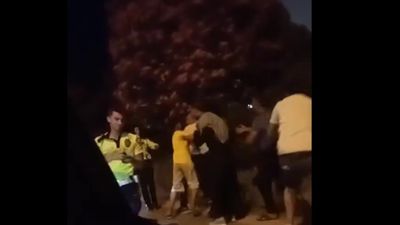 Bursa'da ehliyetsiz sürücünün babası ile trafik polisleri arasında arbede yaşandı