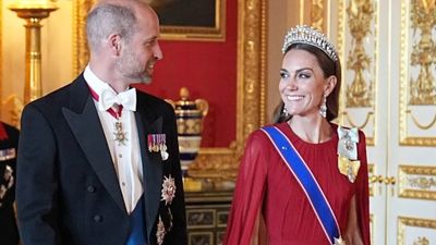 Prenses Kate yıllar sonra taç taktı