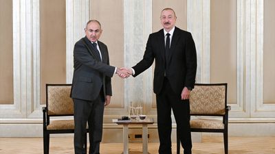 Aliyev ve Paşinyan, Abu Dabi'de bir araya geldi