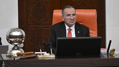 Bekir Bozdağ, AK Parti milletvekiline sinirlendi: O arkadaşımız dışarı çıksın