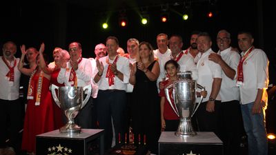 Galatasaray'ın kupaları Kuşadası'nda sergilendi