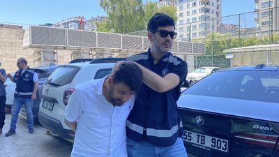 Samsun'da kavga ettiği kişinin üzerinden otomobil ile geçti: 3 şüpheli adliyede