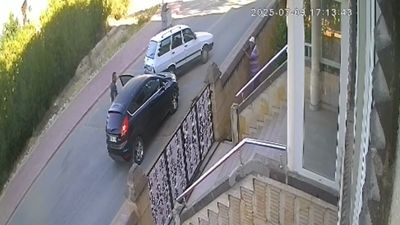Kırşehir'de önce aracıyla otomobilin önünü kesti sonra sürücüyü darbetti
