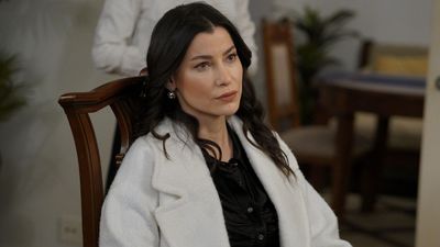 Müjde Uzman sokak kedilerini beslediği için CİMER’e şikayet edildi