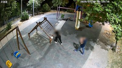 Yalova'da çocuk parkındaki güvenlik kameralarını kırdılar