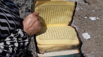 Ankara'da yangında kül olan evlerinden kalan tek şey Kur'an-ı Kerim oldu