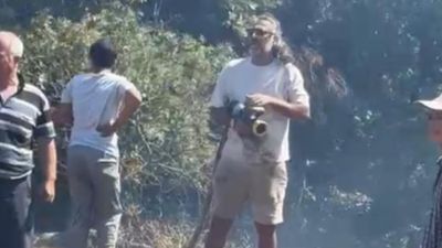 Ünlü oyuncu, Çanakkale'de yangın söndürme çalışmalarına destek verdi